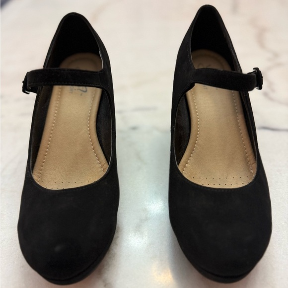 Y-Not? Black Mary Jane Wedge Shoes - Picture 2 of 10